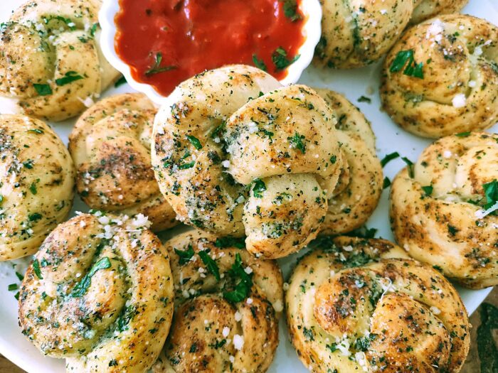 Garlic Knots – Sweet & Spice Odyssey